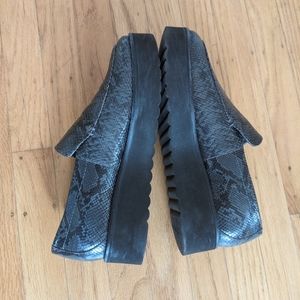 VINCE Zeta Platform Loafer in Black Snakeskin Leather - Women's size 8.5